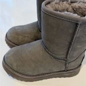 UGG Kids Classic II Boot in Grey US 9T